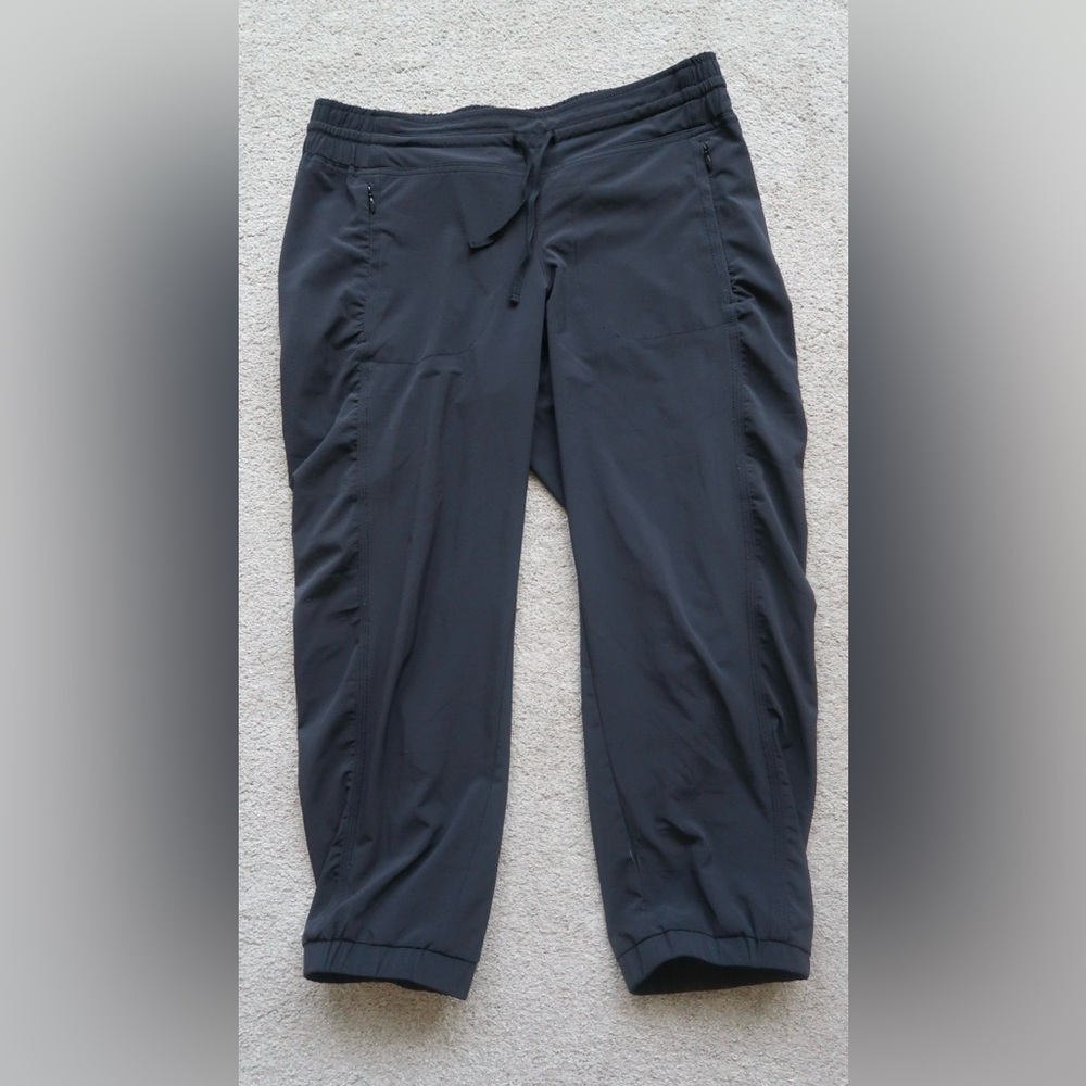 Athleta Baggy Fit Cropped Jogger Women’s Size 6 EUC